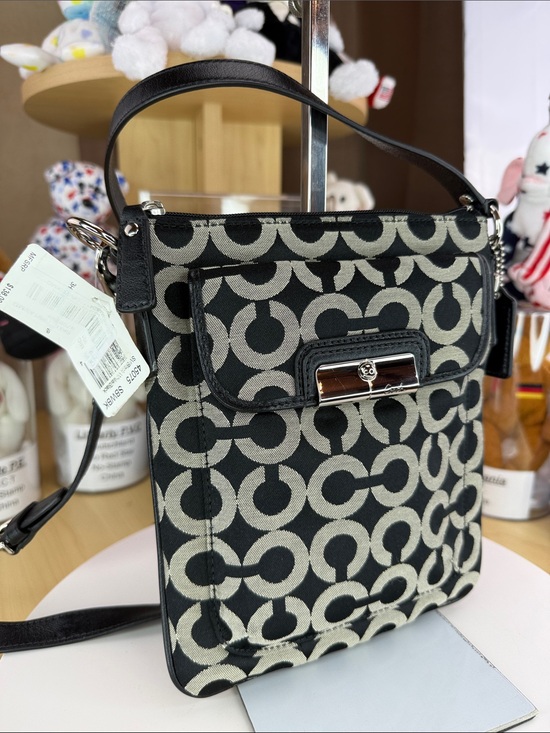 Coach Handbags - 💥NWT COACH - 45U388